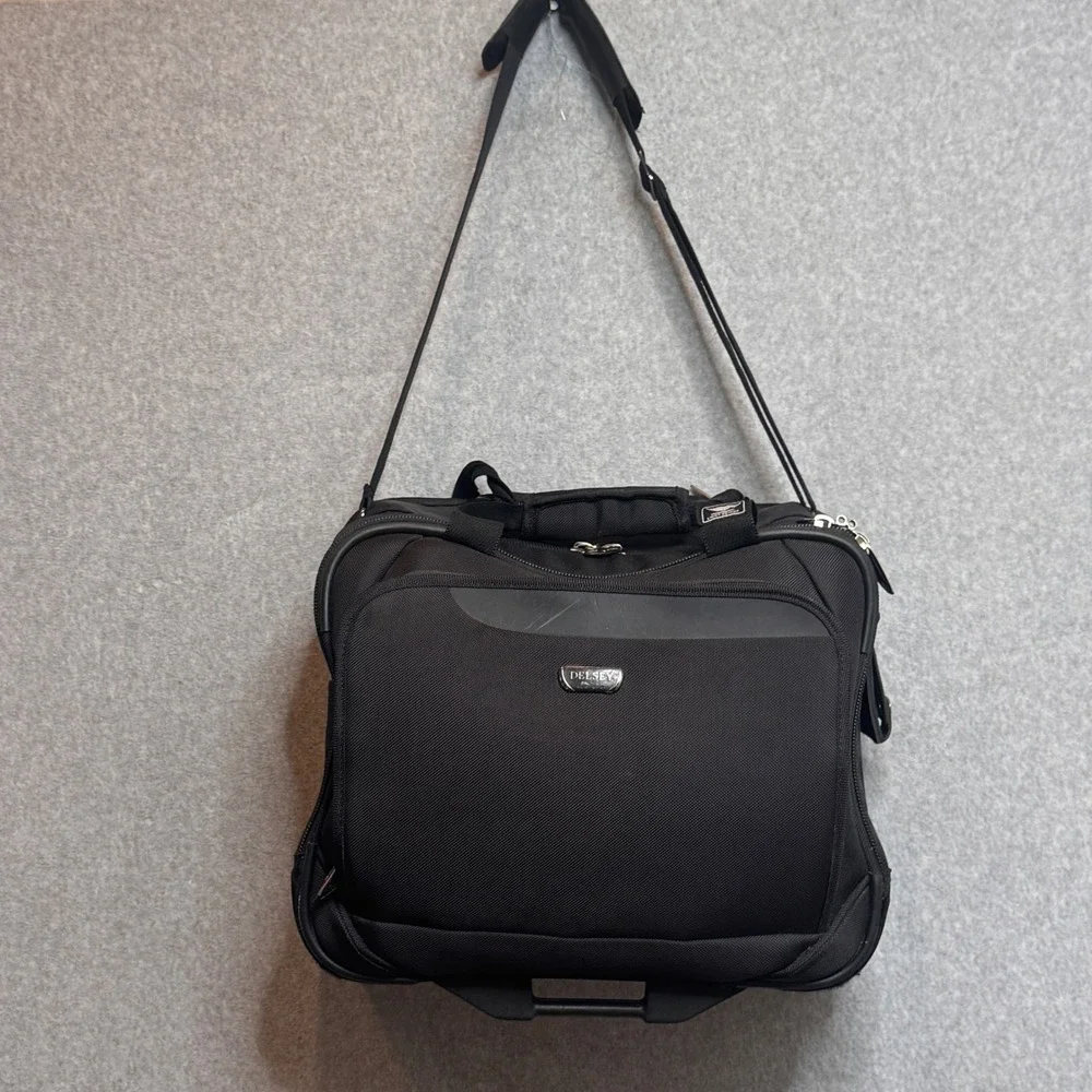DELSEY Carry On‎ Helium Superlite Lightweight Wheel Rolling Tote Suitcase Black